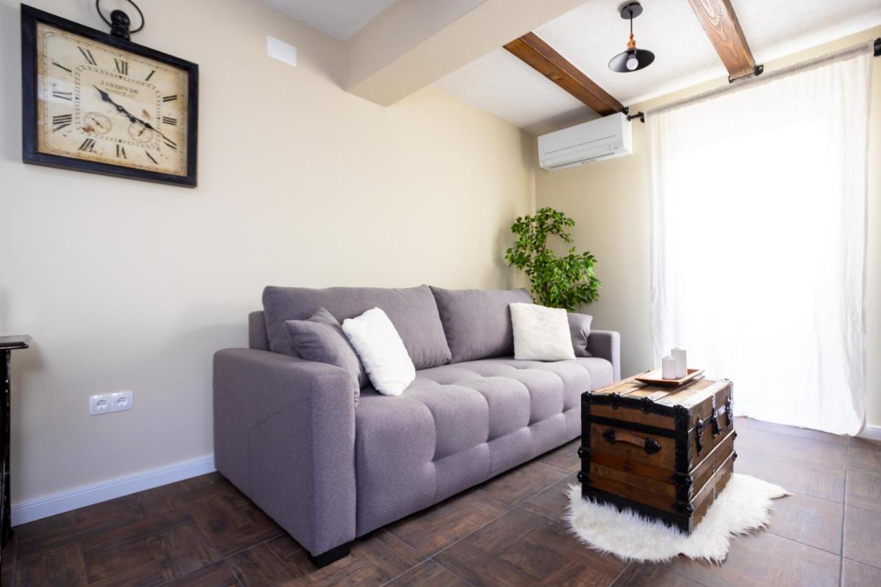 Fe Apartment *