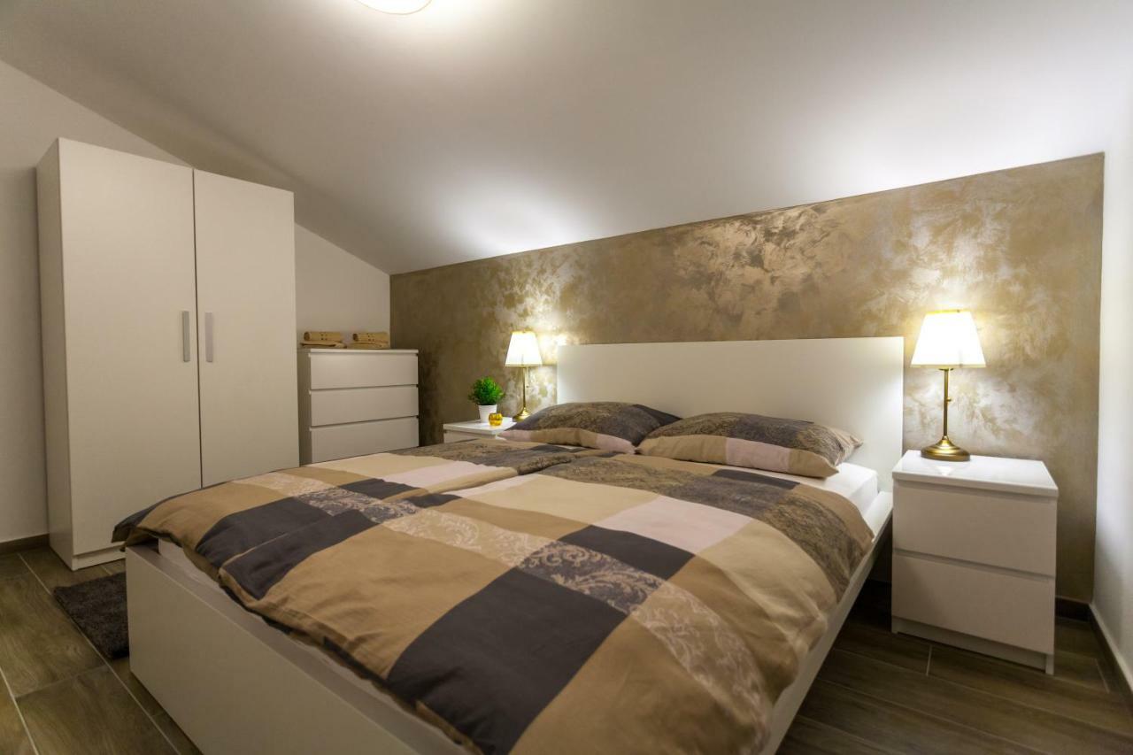 Fe Apartment *